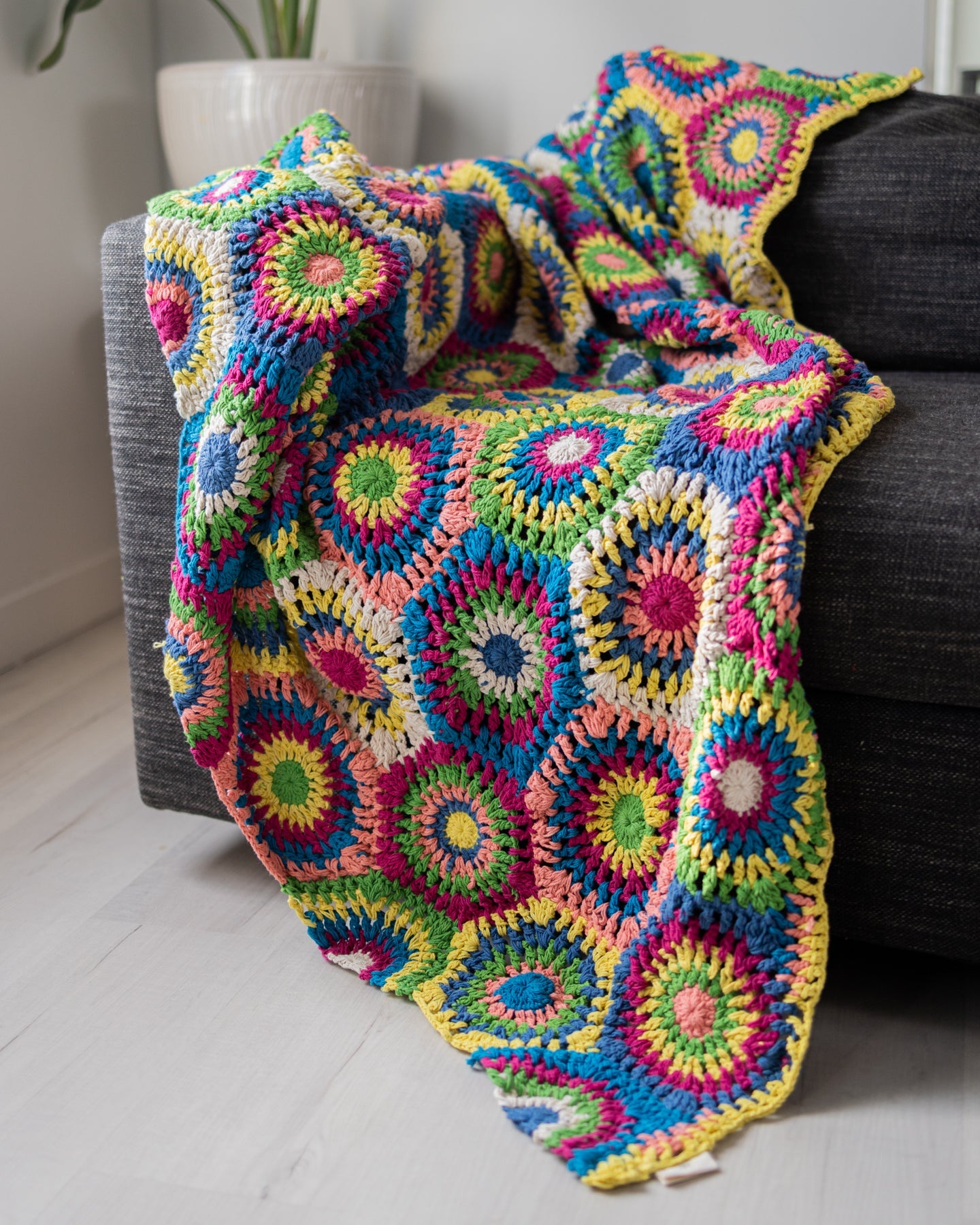 Maxine Organic Cotton Retro Crochet Throw Blanket