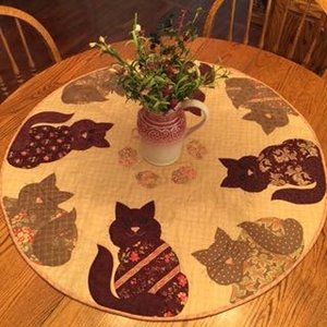 Cat CLA040124380 Quilted Round Mat