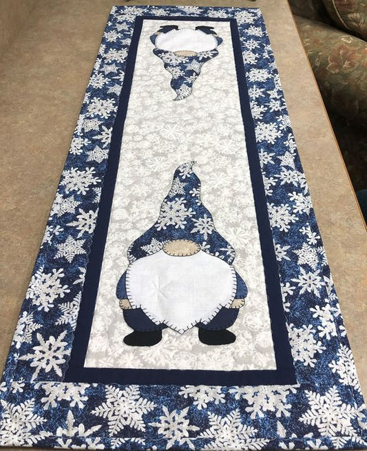 Gnome CLA140324095 Quilted Table Runner