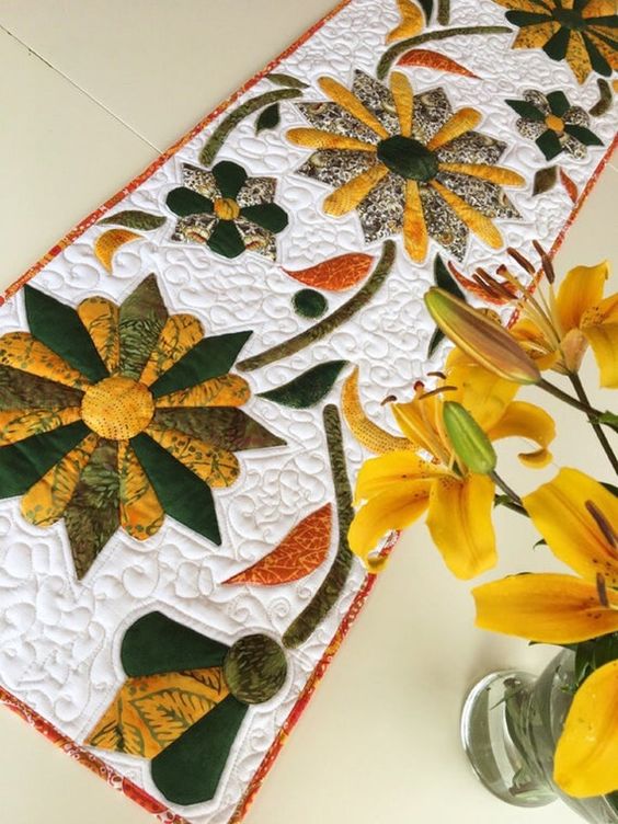 Sunflower CLA150324154 Quilted Table Runner