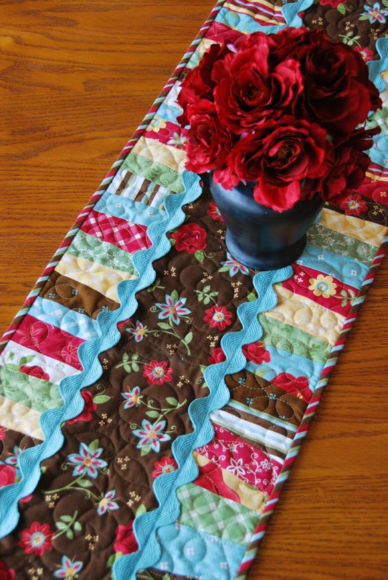 Flower Pattern CLA08122332 Quilted Table Runner