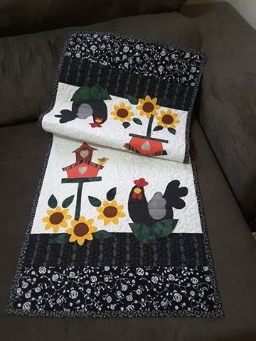 Chicken CLA201223101 Quilted Table Runner