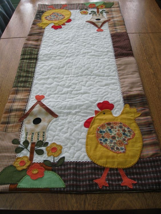 Chicken CLA060123050 Quilted Table Runner