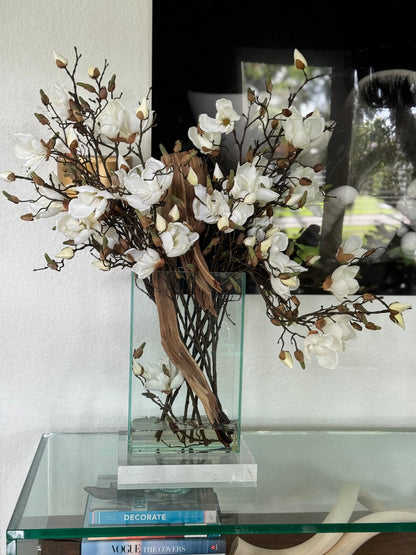 White Magnolias in 16″ Tall Casa Moderna