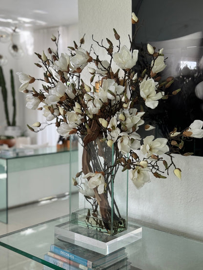 White Magnolias in 16″ Tall Casa Moderna