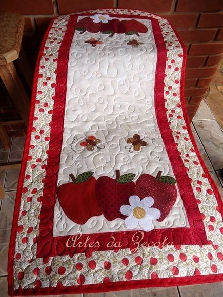 Apple CLA080424057 Quilted Table Runner