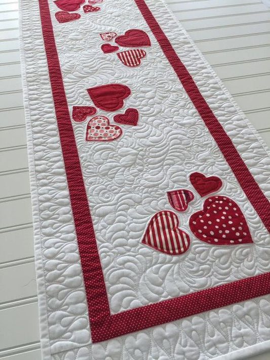 Heart CLA21112349 Quilted Table Runner