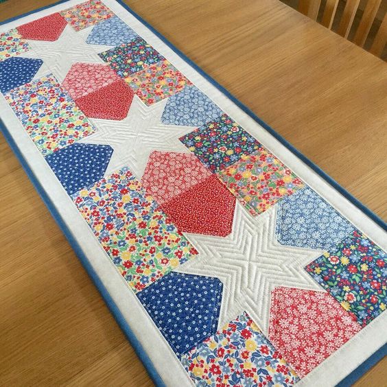 Star CLA130324107 Quilted Table Runner