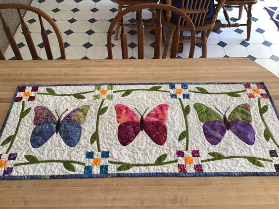 Butterfly CLA060123036 Quilted Table Runner