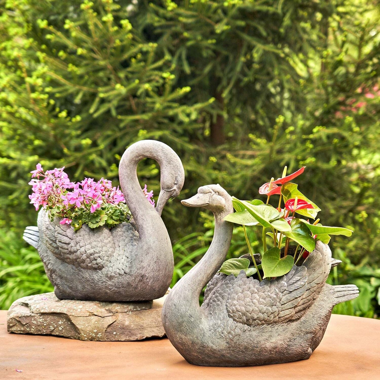 Set of 2 Magnesium Swan Planters