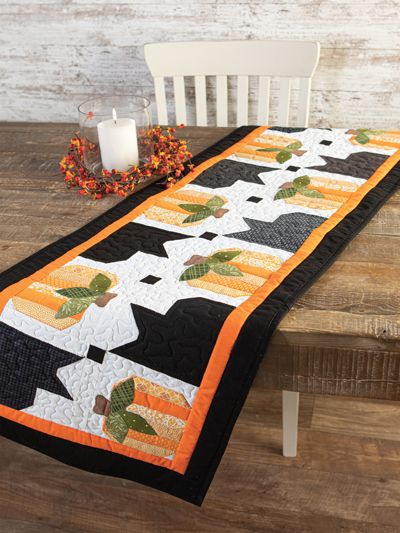 Black Cat CLA060123015 Quilted Table Runner