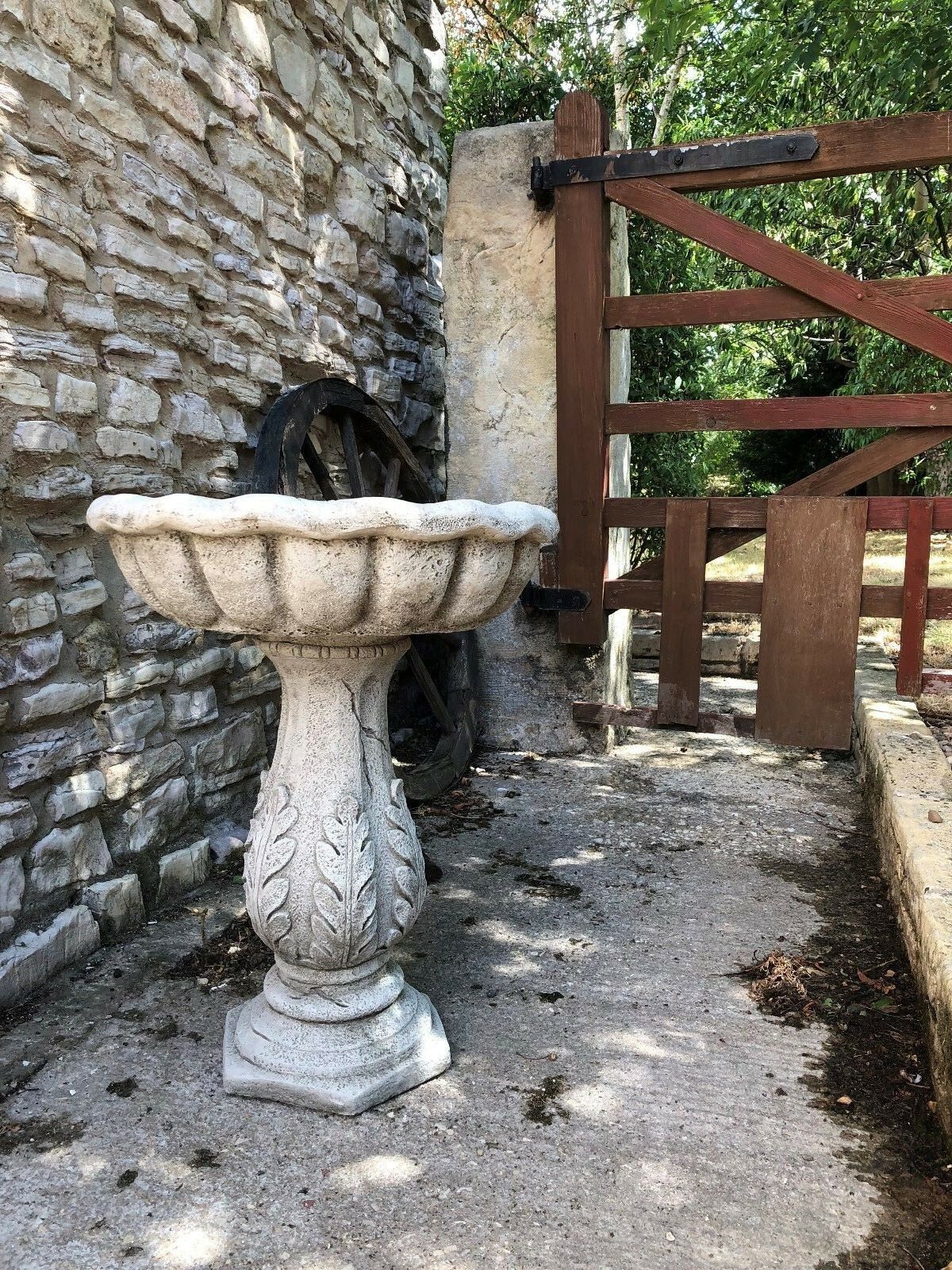 Stunning Large Stone Leaf Design Garden Bird Bath