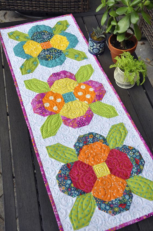 Flower CLA201223110 Quilted Table Runner