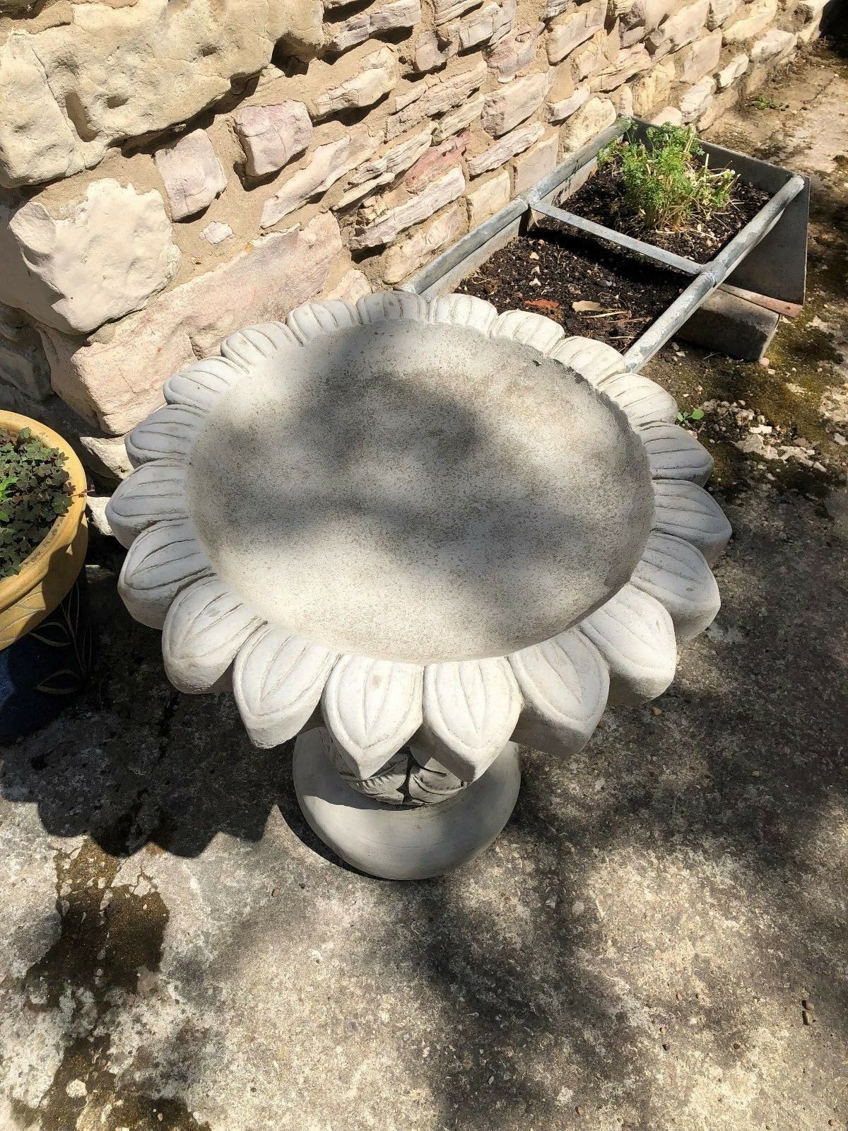 Stunning Stone Sunflower Design Sculpture Garden Bird Bath