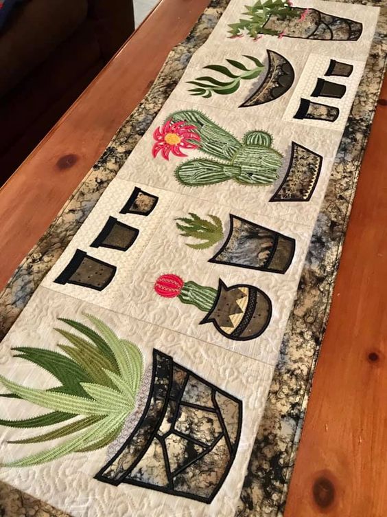 Cactus CLA261223062 Quilted Table Runner