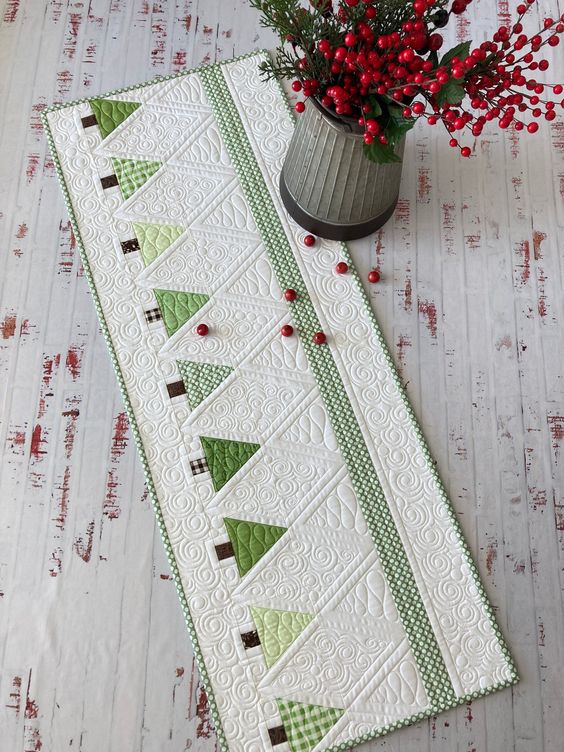 Christmas Tree CLA140324106 Quilted Table Runner