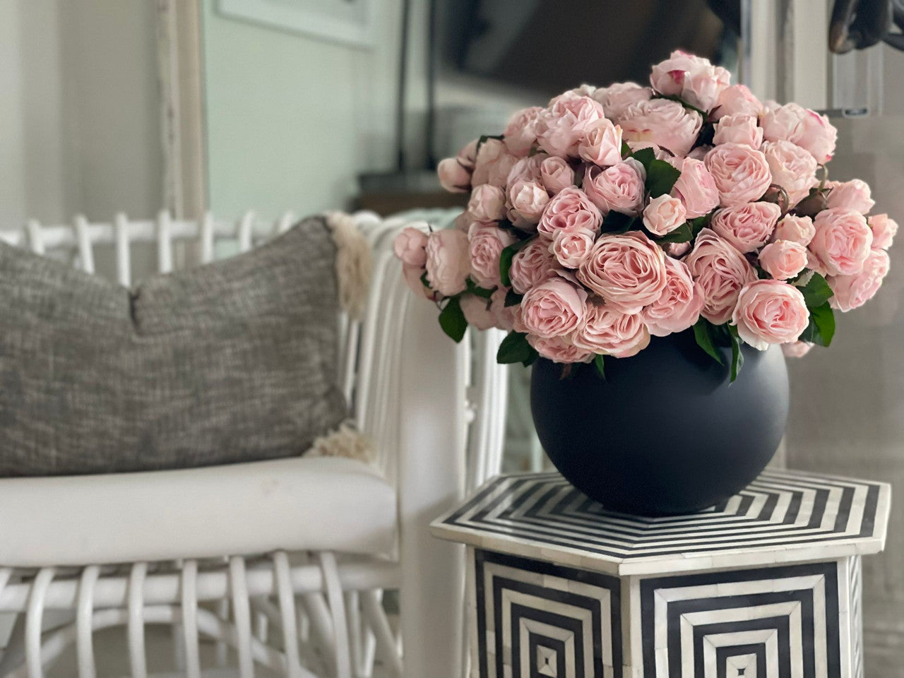 English Roses in Matte Black Fishbowl Vase