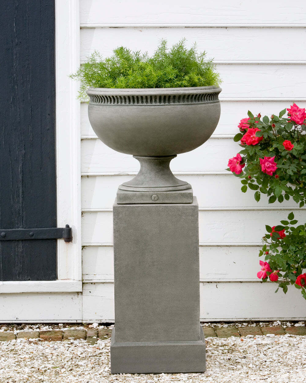 Tayloe House Urn Garden Planter