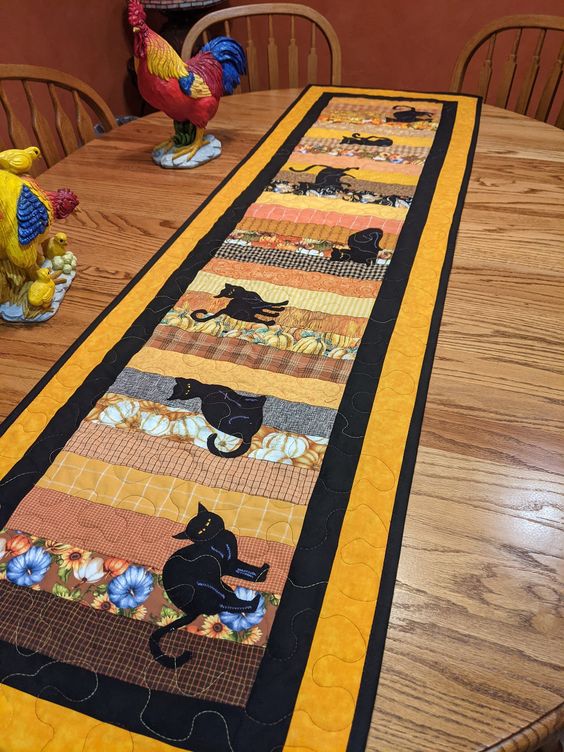 Black Cat CLA29122310 Quilted Table Runner