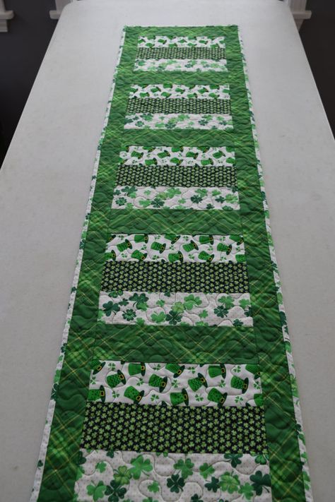 Shamrock CLA130324102 Quilted Table Runner