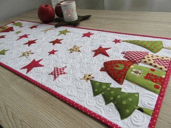 Christmas House CLA29122302 Quilted Table Runner