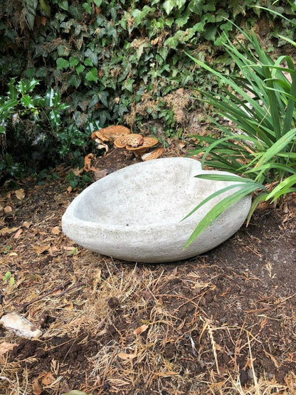 Stunning Stone Heart Garden Bird Bath/Feeder