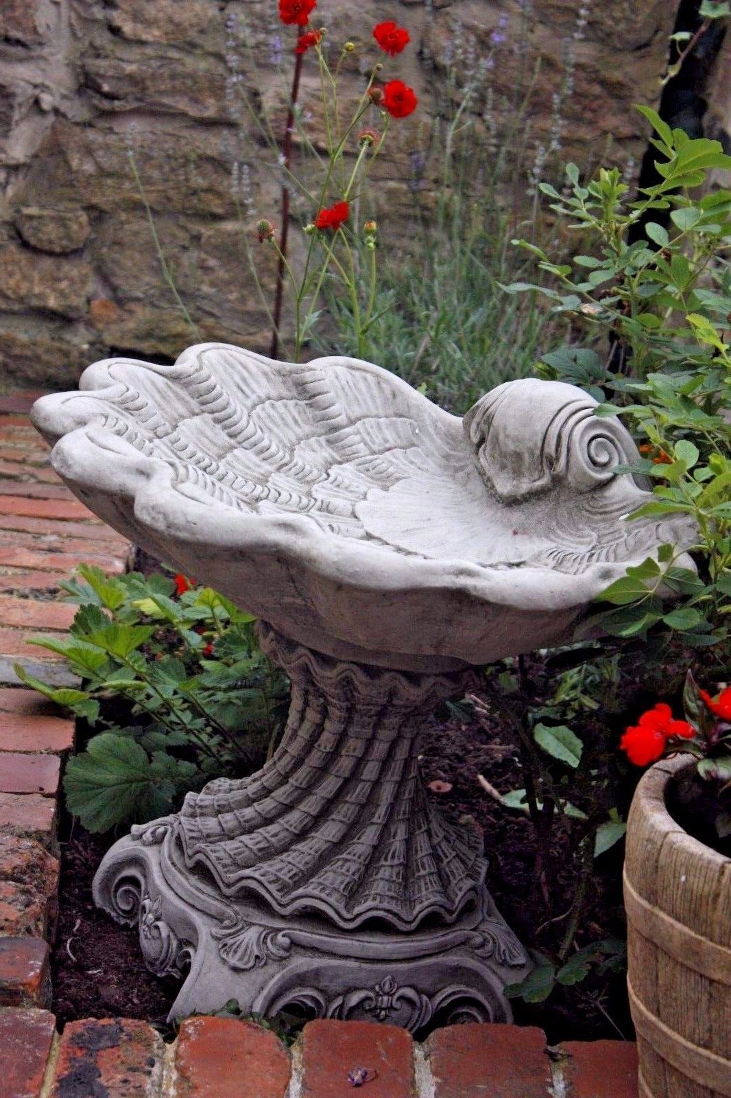 Stunning Stone Shell Sculpture Garden Bird Bath