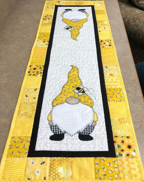 Bee Gnome CLA140324049 Quilted Table Runner