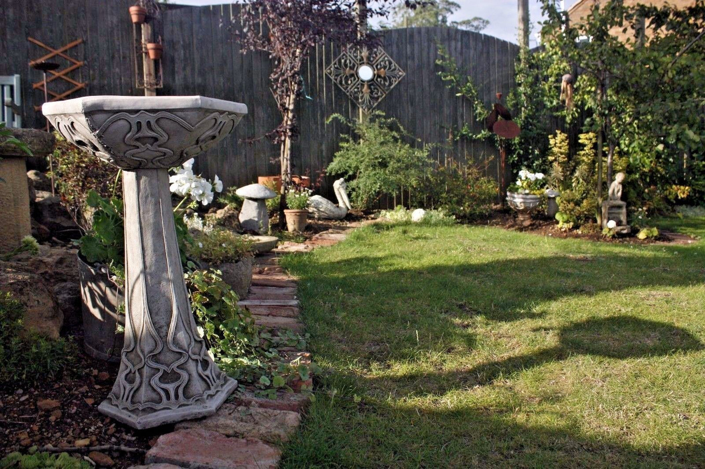 Stunning Freestanding Stone Art Noveau Garden Bird Bath