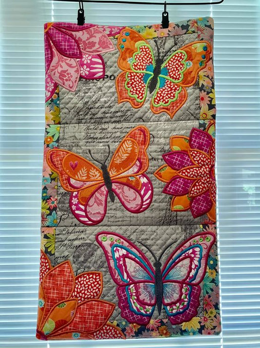 Butterfly CLA130324158 Quilted Table Runner