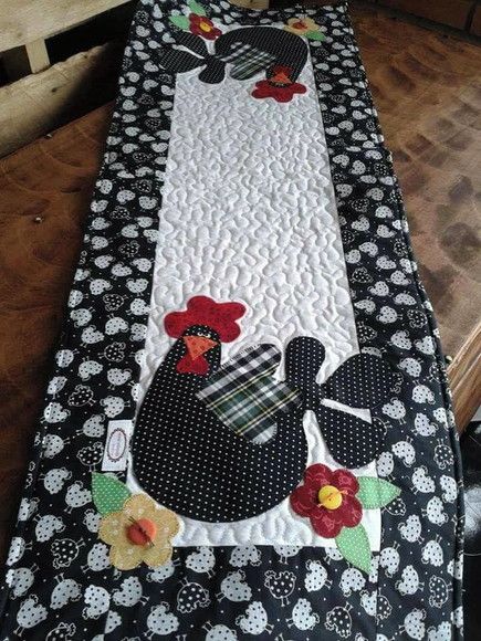 Chicken CLA140324177 Quilted Table Runner