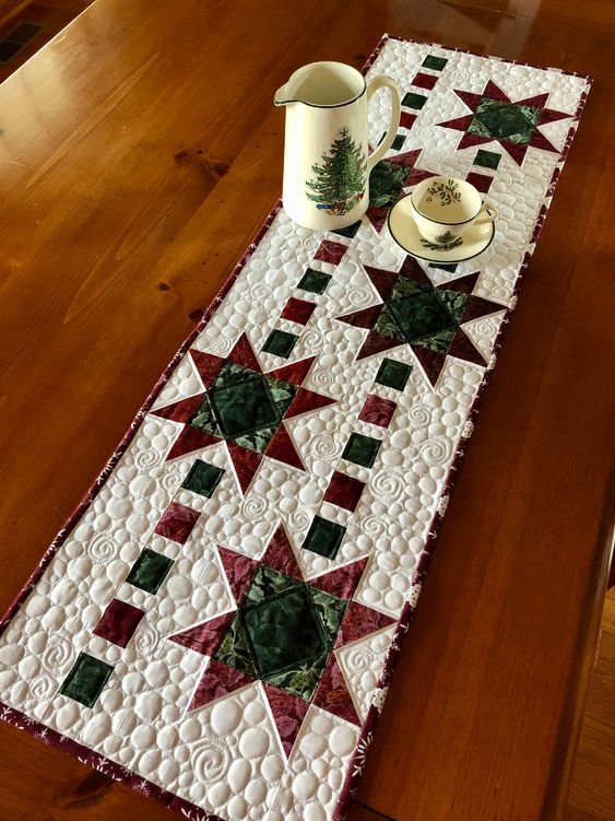 Star CLA13122323 Quilted Table Runner