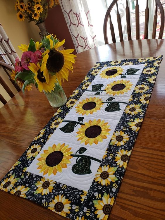 Sunflower CLA150324173 Quilted Table Runner