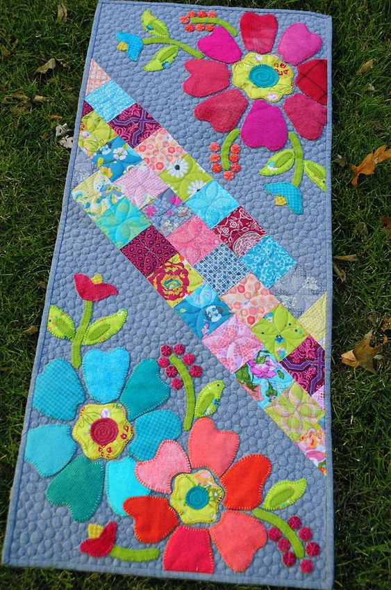 Flower CLA04122308 Quilted Table Runner