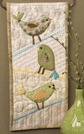 Bird CLA130324093 Quilted Table Runner