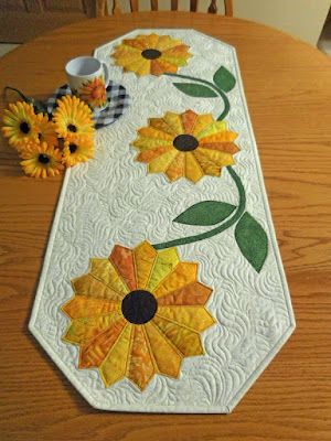 Sunflower CLA080424066 Quilted Table Runner