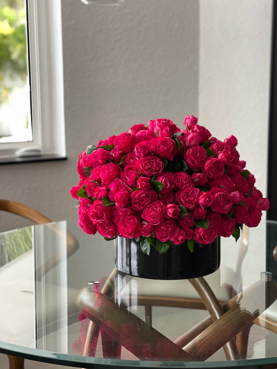 Dark Pink English Roses in Black Glass Plate Vase