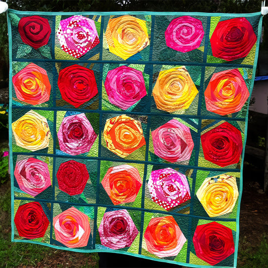 Blooming Roses Quilted Blanket NCU0TL429