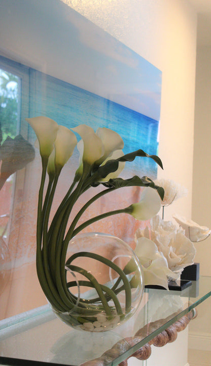 Crosswinds vase with calla lilies(Out of Stock)