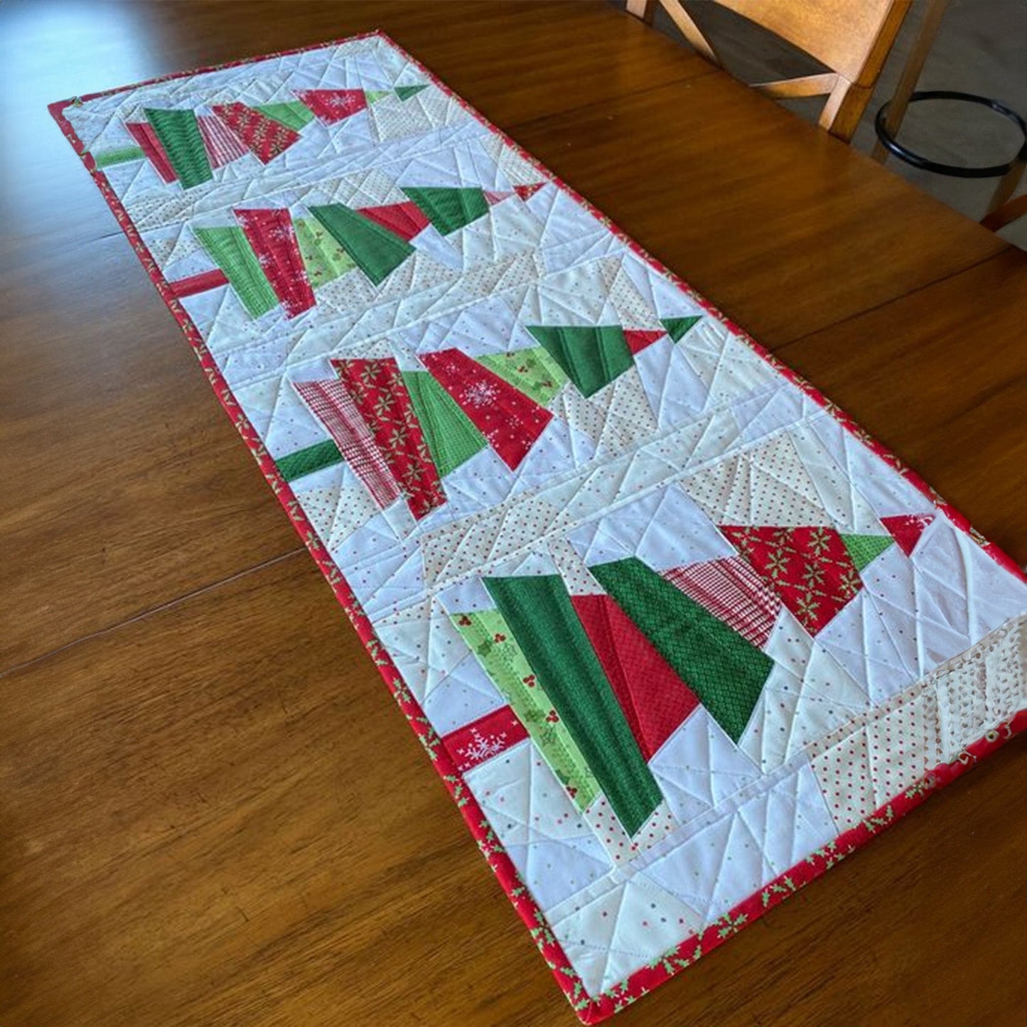 Peppermint Bliss Quilted Table Runner NCU0PT731