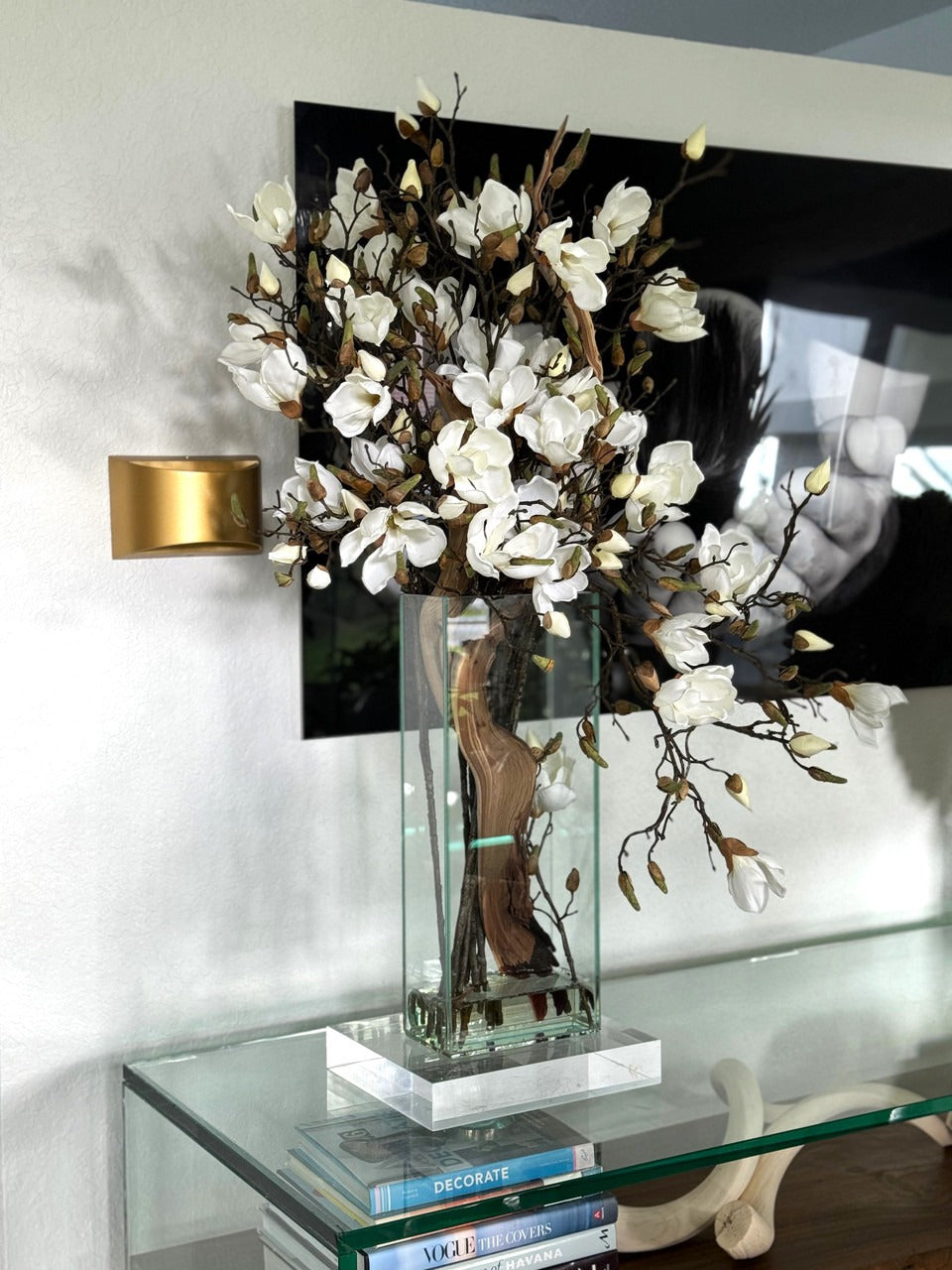 White Magnolias in 20″ Tall Casa Moderna