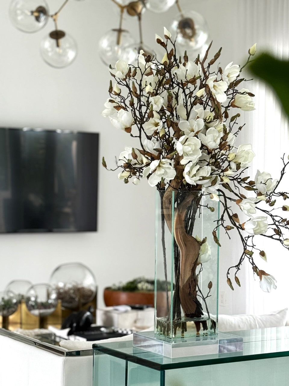 White Magnolias in 20″ Tall Casa Moderna