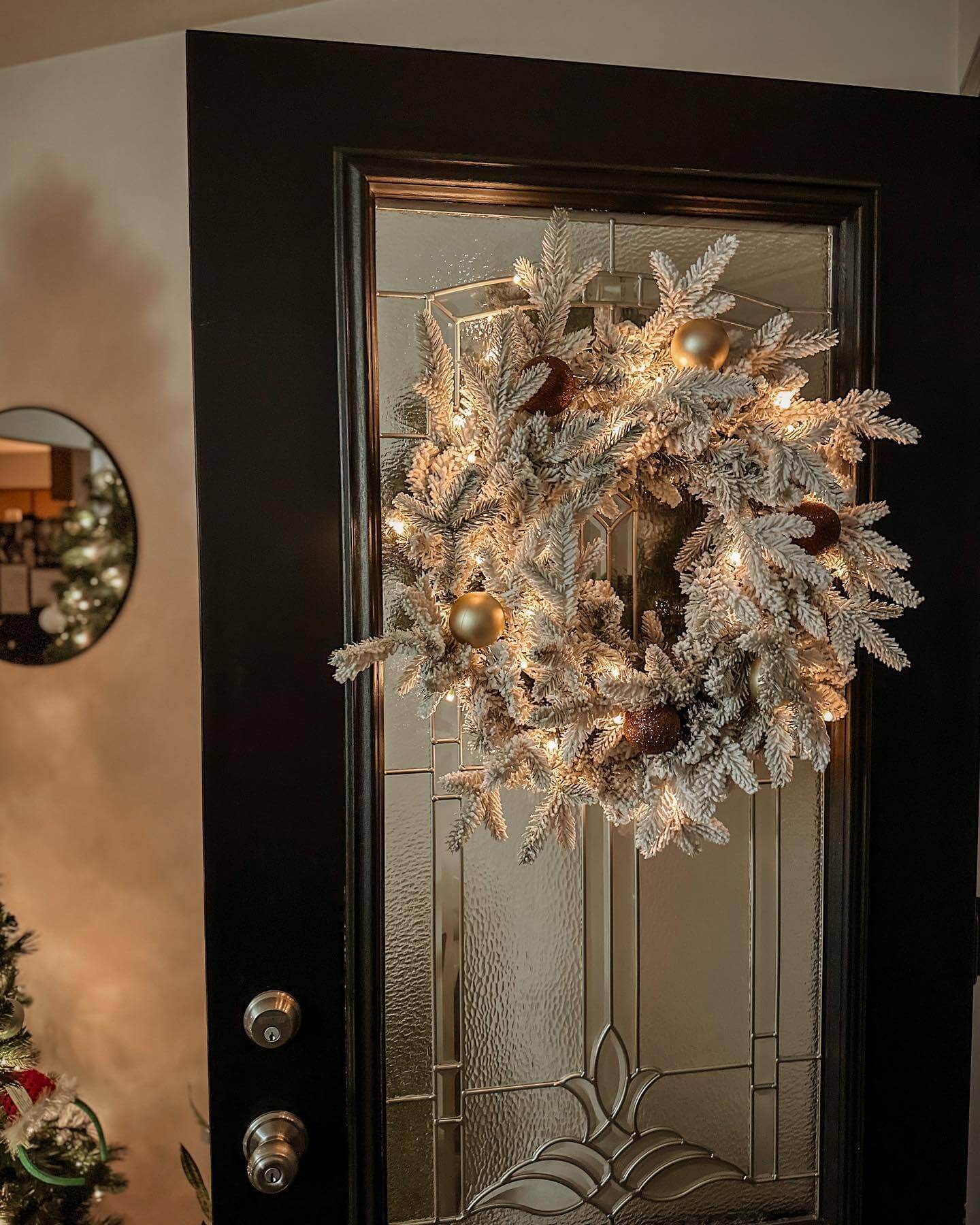 24"  Wreath with Warm White LED Lights (Battery Operated)