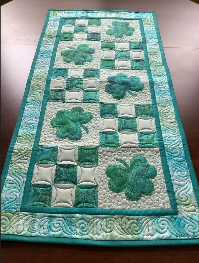 Shamrock CLA150324175 Quilted Table Runner