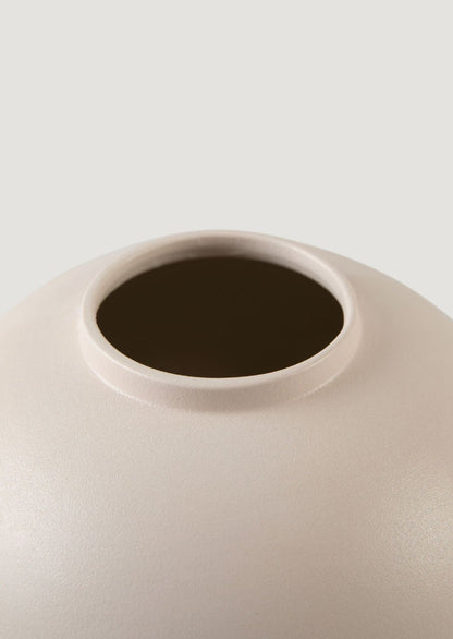 Afloral Round Vase in Matte Bailey Cream - 10.75"