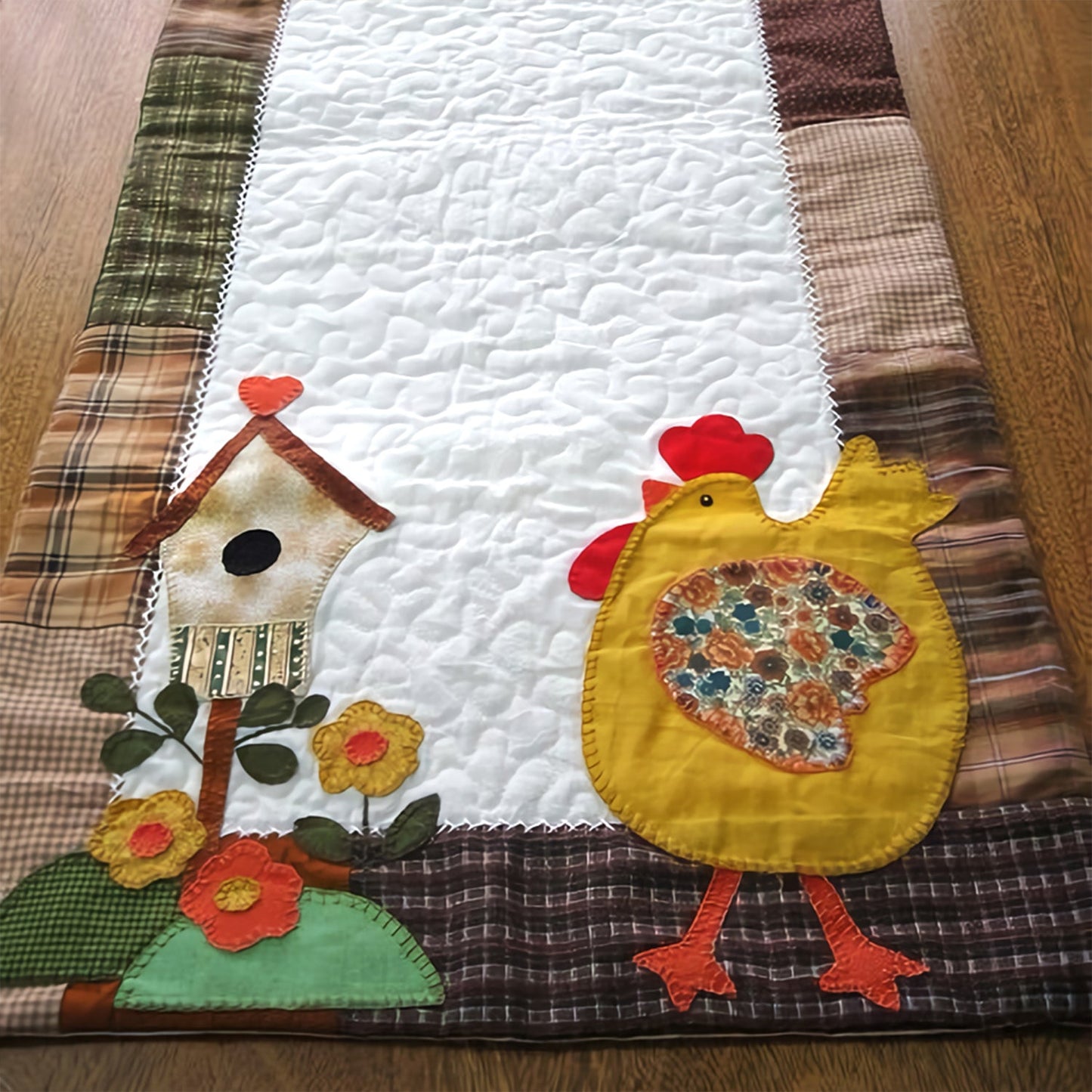 Sunny Hen Quilted Table Runner NCU0TH526