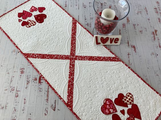 Heart CLA140324059 Quilted Table Runner