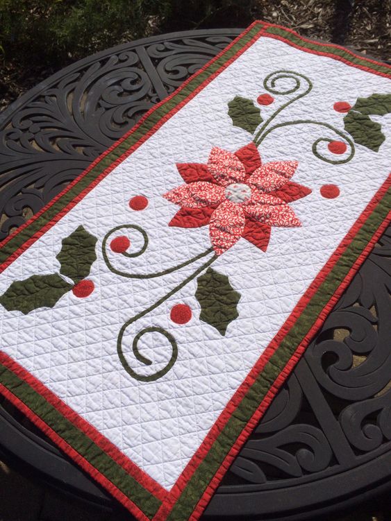 Flower CLA201223097 Quilted Table Runner