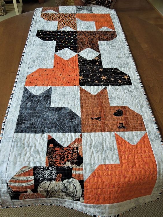 Cat CLA140324065 Quilted Table Runner