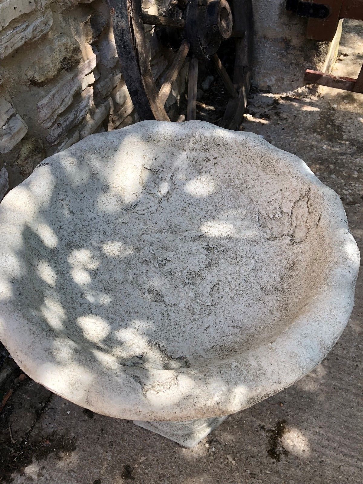 Stunning Large Stone Leaf Design Garden Bird Bath